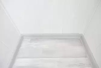 Отделка балкона панелями ПВХ с остеклением Рехау