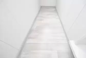 Отделка балкона панелями ПВХ с остеклением Рехау