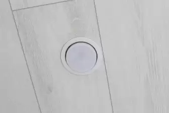 Объединение балкона с отделкой стеновым паркетом