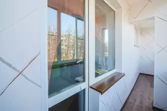 Отделка пластиковыми панелями прямой лоджии