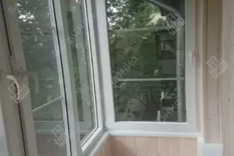 Остекление и отделка балкона деревянной вагонкой