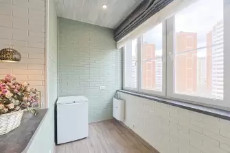 Комбинированная обшивка балкона в Москве