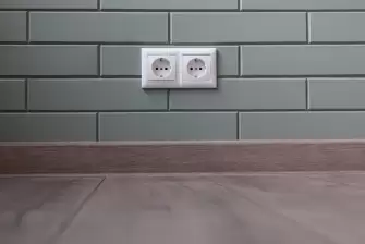 Комбинированная обшивка балкона в Москве