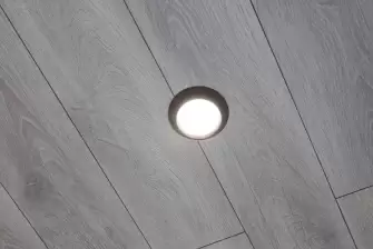 Комбинированная обшивка балкона в Москве