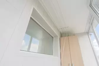 Двойная лоджия с ригелем и окном в подъезд