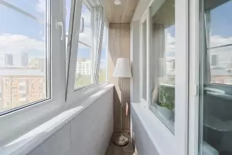 Отделка балкона Лодочка ламинатом