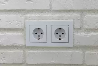 Облицовка П-образного балкона искусственным камнем с утеплением