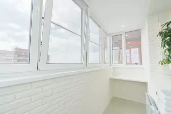 Облицовка П-образного балкона искусственным камнем с утеплением