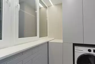  Отделка лоджии ламинатом с боковым окном