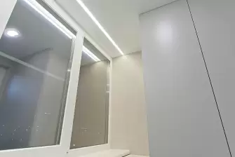  Отделка лоджии ламинатом с боковым окном