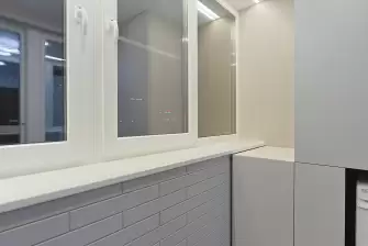  Отделка лоджии ламинатом с боковым окном