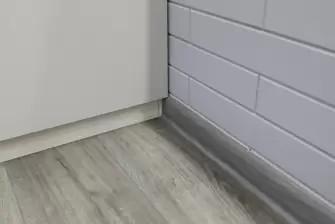  Отделка лоджии ламинатом с боковым окном