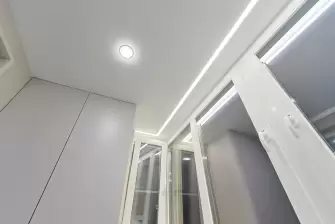  Отделка лоджии ламинатом с боковым окном