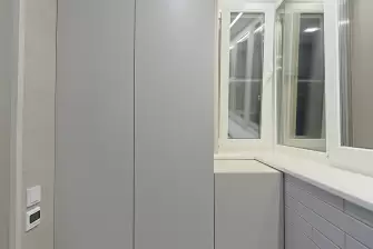  Отделка лоджии ламинатом с боковым окном