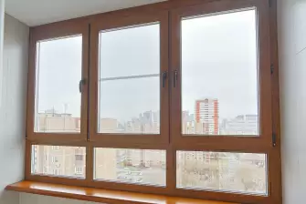 Установка мебели на балконе с рабочей зоной