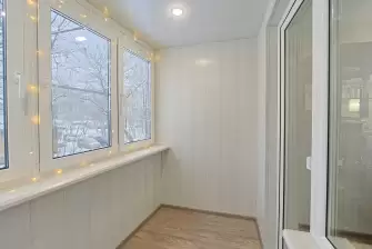 Тёплый балкон с отделкой ламинатом
