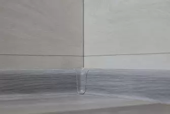 Отделка и остекление Г-образного балкона