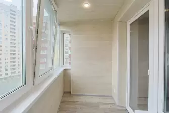 Отделка и остекление Г-образного балкона