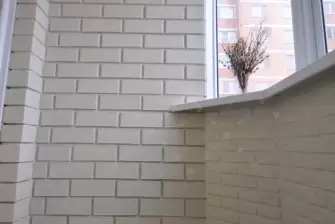 Отделка балкона Лодочка под ключ с холодным остеклением