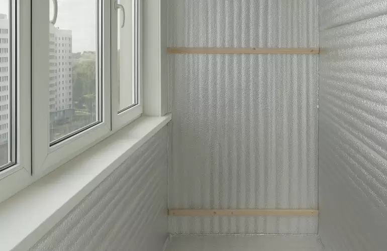 Отделка с утеплением на балконах Отделка с утеплением на балконах